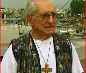 Paulino Alonso, pasionista español de 85 años desarrolla su sacerdocio en el basurero de Guatemala