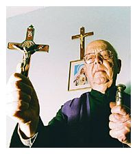 Padre Gabriele Amorth, exorcista: «Dentro del Vaticano también hay satanistas»