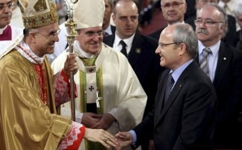 Bertone pide al beatificar a Josep Tous que los católicos mantengan su fe en momentos difíciles