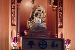 La cabeza de la estatua de madera de la Virgen María sobrevivió a la bomba atómica en Nagasaki