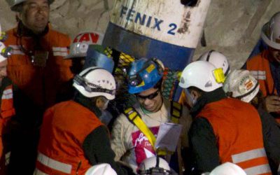 Los 33  mineros rescatados en Chile dan gracias a Dios en público por el milagro que han vivido