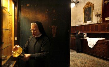 Las monjas que limpiaron el altar ante el Papa en la Sagrada Família explican su vocación