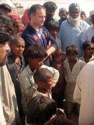 Miguel Ángel Ruiz, misionero en Pakistán: «La solución no creo que sea dejar la religión en casa»