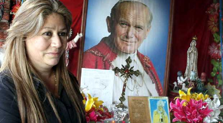 La costarricense Floribeth Mora relata cómo se curó milagrosamente  por intercesión de Juan Pablo II de un aneurisma cuando había sido desahuciada por los médicos
