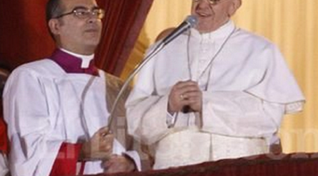 Guillermo Karcher, ceremoniero del Papa: «Una característica de Bergoglio es la libertad de espíritu. Afronta todo con esta serenidad porque lo ha rezado y madurado»