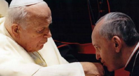Papa Francisco a los polacos: «Juan Pablo II “se dio todo a todos”… Nos inspira su total confiarse en Cristo, Redentor del hombre, y en la Madre de Dios»