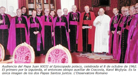 La única instantánea en la que aparecen juntos Juan Pablo II y Juan XXIII, que data de 1962, publicada por «L’Osservatore Romano»
