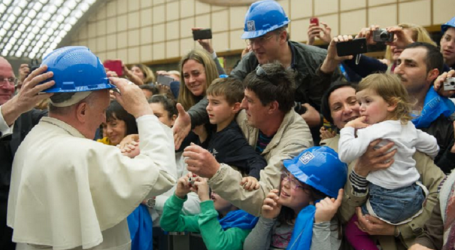 Papa Francisco el día de San José Obrero: «Pido a los políticos de no olvidar dos cosas: la dignidad humana y el bien común»