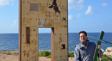 Franco Tuccio, carpintero de Lampedusa: «El Papa reza todas las noches ante una de mis cruces, hecha con la madera de las barcazas de los inmigrantes»