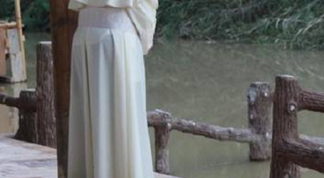 El Papa Francisco ora a orillas del río Jordán en el lugar donde fue bautizado Jesucristo