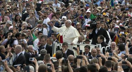 Papa Francisco en la Audiencia General: «La Paz se hace artesanalmente. No hay industrias de paz. Se hace con el corazón abierto para que venga el don de Dios»