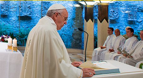Papa Francisco en homilía en Santa Marta: «Un cristiano no se anuncia a sí mismo, anuncia al Señor»