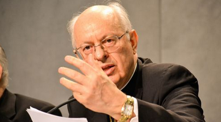 Cardenal Baldisseri: Vaticano promoverá “pastoral de misericordia” para divorciados, parejas del mismo sexo y madres solteras
