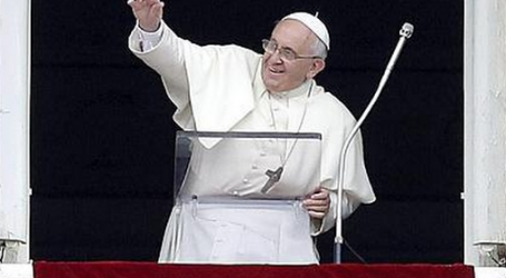 Papa Francisco en el Ángelus: «Todos estamos llamados a testificar y a anunciar el mensaje de que “Dios es amor”»