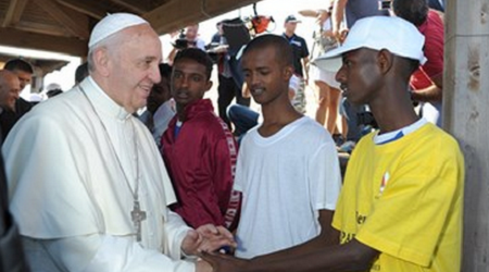 Papa Francisco hace apremiante llamamiento ante naufragios en Lampedusa: «Socorrer a los prófugos con valentía y generosidad, sin cálculos ni indiferencia»