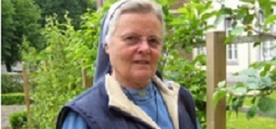 Jean-Luc Pirson, «Sor Roulotte», una monja belga «jubilada», recorre las carreteras con su autocaravana evangelizando: Da catequesis a los niños de grupos nómadas y viajeros