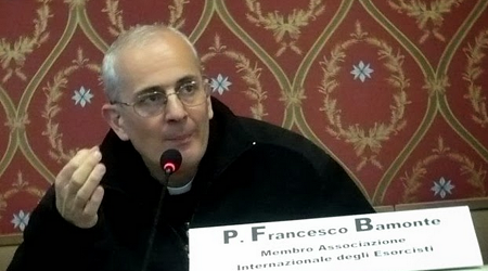 P. Francesco Bamonte, presidente de los Exorcistas: «No basta saber que los demonios existen, sino que es preciso conocer cómo actúan para no caer en sus trampas»