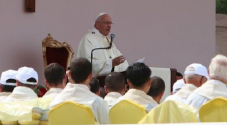 Papa Francisco en homilía en Tirana: «Paz en sus casas, paz en sus corazones, paz en su Nación»