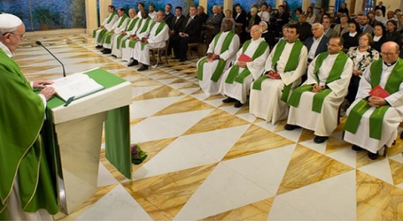 Papa Francisco en homilía en Santa Marta: “No a los cristianos vanidosos, son como una burbuja de jabón”