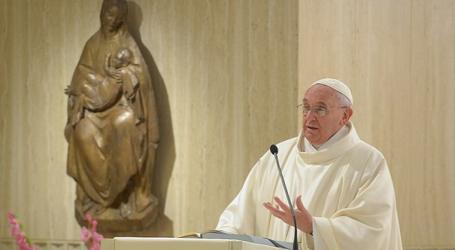 Papa Francisco en homilía en Santa Marta: «El ángel custodio existe, no es una doctrina fantasiosa, escuchemos sus consejos»