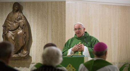 Papa Francisco en homilía en Santa Marta: «Para que no entren los demonios en el corazón hacer el examen de conciencia»