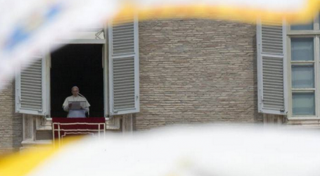 Papa Francisco en el Ángelus: «Todos estamos llamados a ampliar la Iglesia a las dimensiones del Reino de Dios»