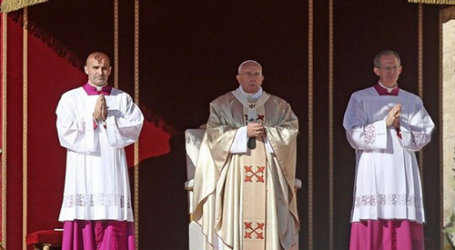 Papa Francisco en el Ángelus: «Al Beato Pablo VI el pueblo cristiano le estará siempre agradecido por haber proclamado a María “Madre de la Iglesia”»
