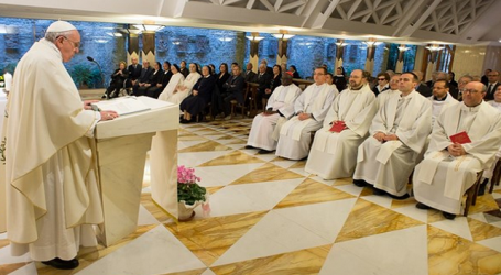 Papa Francisco en homilía en Santa Marta: «La rivalidad y la vanagloria son dos polillas que devoran la consistencia de la Iglesia, la debilitan»