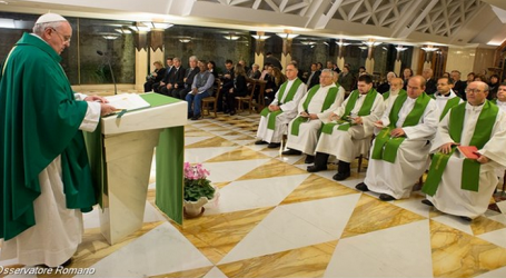 Papa Francisco en homilía en Santa Marta: «Atentos a los cristianos paganos, son enemigos de la cruz de Cristo»