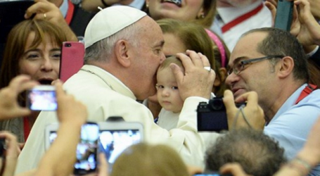 Papa Francisco al Coloquio Interreligioso: «Los niños tienen derecho de crecer en una familia, con un papá y una mamá, capaces de crear un ambiente idóneo a su desarrollo»