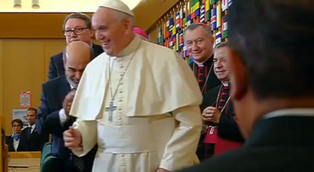 Papa Francisco en visita a la FAO: «Dar de comer a los hambrientos para salvar la vida en el planeta»