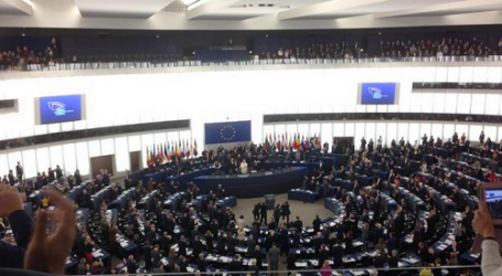 Papa Francisco al Parlamento Europeo: «La persona sea el centro y no la economía»