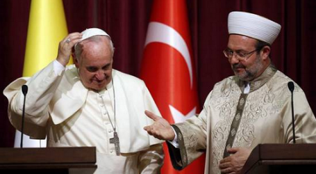 Papa Francisco a autoridades religiosas turcas: «La violencia que busca una justificación religiosa merece la más enérgica condena»