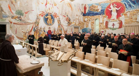 Primera predicación de Adviento del padre Raniero Cantalamessa al Papa Francisco y a la Curia: “La paz como don de Dios en Cristo Jesús”