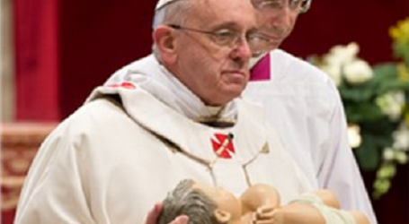 Papa Francisco en homilía de la Misa del Gallo: «Lo más importante es dejar que el Señor me encuentre y me acaricie con cariño»