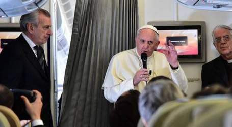 Papa Francisco en el avión a Filipinas: «Es una aberración matar en nombre de Dios. Pero las religiones no deben ser insultadas»