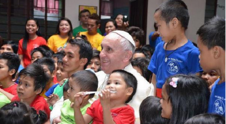 El conmovedor encuentro del Papa Francisco en Filipinas con 320 niños de la calle, salvados de la prostitución y las drogas, acogidos en centros