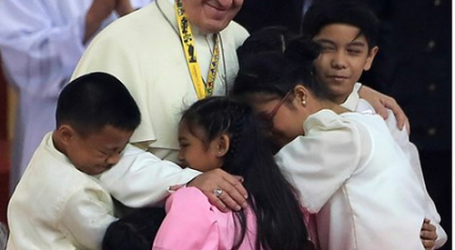 Papa Francisco a jóvenes en Filipinas:  “Hay que aprender a llorar, a amar y ser sabios”