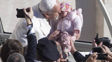 Papa Francisco en la Audiencia General: «Una sociedad que no se rodea de hijos, que los considera un problema y un peso, no tiene futuro»