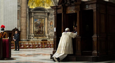 Papa Francisco a los confesores: «¡No existe algún pecado que Dios no pueda perdonar!»