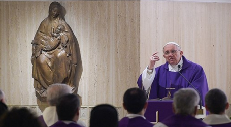 Papa Francisco en homilía en Santa Marta: «Dios está enamorado de nosotros y nosotros somos su sueño de amor»