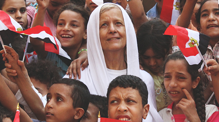 Maggie Gobran lo dejó todo por servir a los niños pobres, la llaman «la Madre Teresa del Cairo» y fue quien educó a muchos de los coptos mártires en Libia