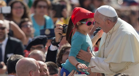 Papa Francisco en la Audiencia General: «“Permiso, gracias, perdón”. Son tres palabras para entrar realmente en el amor de la familia, para que la familia quede bien»