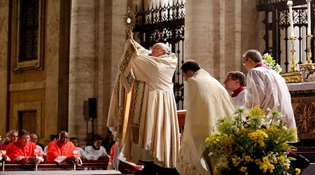 Papa Francisco en homilía del Corpus: ”La Eucaristía actualiza la Alianza que nos santifica, nos purifica y nos une en comunión con Dios”