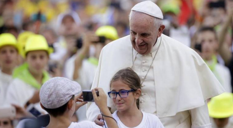 Papa Francisco a 9000 monaguillos: «Dialogar con Jesús, para ir hacia los demás. Sean misioneros»