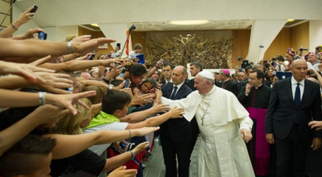 Papa Francisco en la Audiencia General: «La fiesta es un invento de Dios, es un valioso regalo que Dios ha hecho a la familia humana»