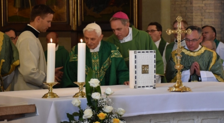 Benedicto XVI en Misa al Círculo de estudiantes de Ratzinger: “Verdad, amor y bondad que vienen de Dios hacen al hombre puro”