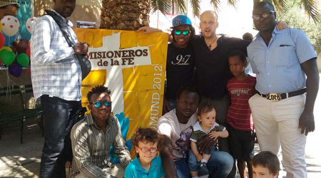 Daniel Almagro y Loli,  matrimonio con 4 hijos que ha puesto en marcha Misión Emmanuel,  una casa de acogida para 6 inmigrantes subsaharianos