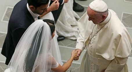 El Papa Francisco reforma los procesos de nulidad matrimonial para que sean gratuitos, más rápidos y sencillos