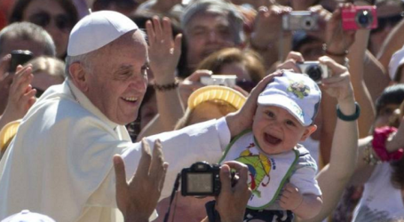 Papa Francisco en la Audiencia General: «La Iglesia es una familia espiritual y la familia una pequeña Iglesia doméstica, escuela de amor a Dios y al prójimo»